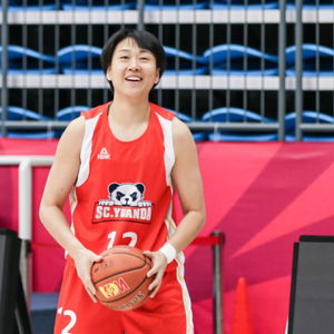 四川女篮“破百”大胜江苏