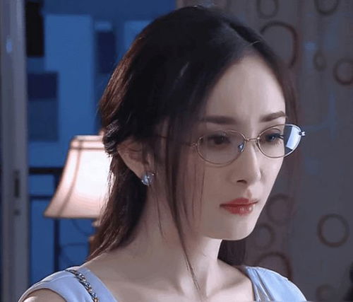 杨紫直播戴五副墨镜