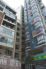 小区电梯失控从15楼滑坠至负1楼