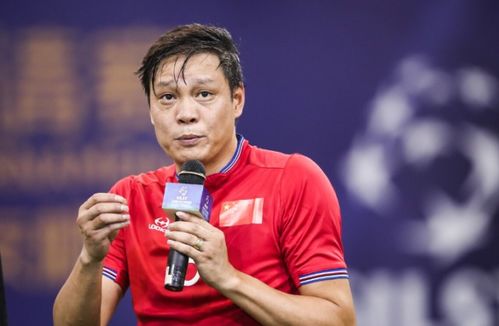 国足丢球 范志毅气到直接瘫坐沙发
