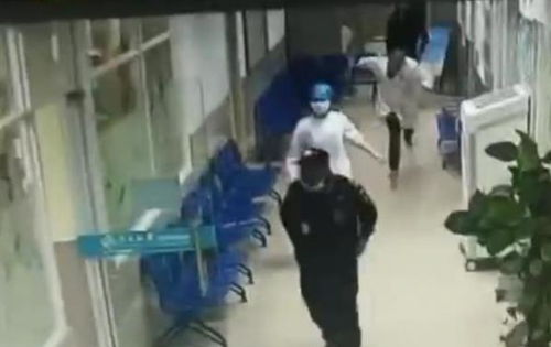 男子深夜捅伤同病房父子后跳楼身亡