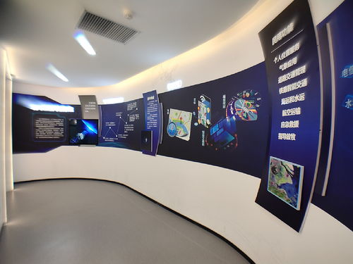 国外科技感展台效果图设计，未来科技之魅力的展示台