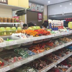 零食柜里共有小吃12种、饮料8种 有零食柜的房子设计效果图 