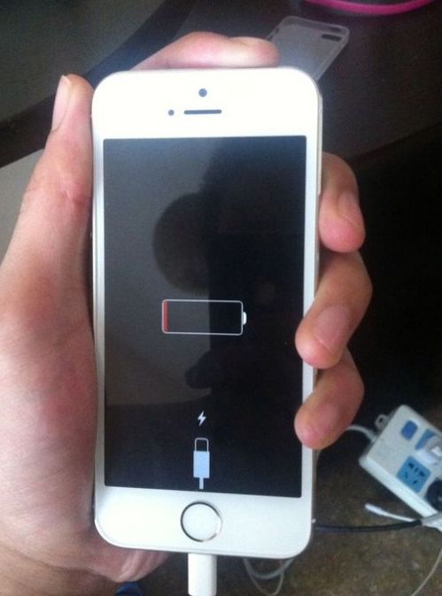 iPhone自动关机后无法开机的现象可能让人感到困惑和烦恼。以下是一篇关于该问题的文章，iPhone关机后无法开机问题的解决方法
