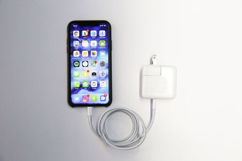 使用iPad充电器给iPhone 6充电，使用iPad充电器为iPhone 6充电