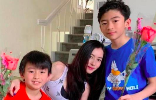 张柏芝三胎儿子罕露面身高惊人