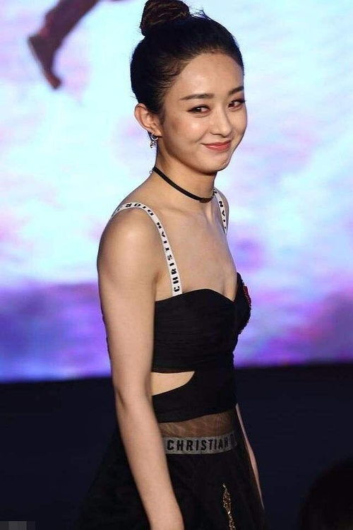 伊能静穿抹胸裙拍广告造型臃肿