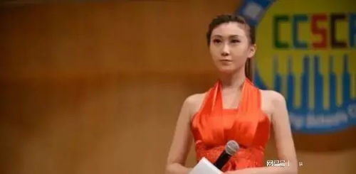 央视主持人水均益回国 龙凤胎罕露面
