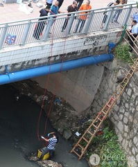 深圳一河道惊现大量成扎钞票(深圳河道整治)