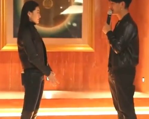 杨坤和美女同回酒店 疑新恋情曝光(杨坤杨坤)