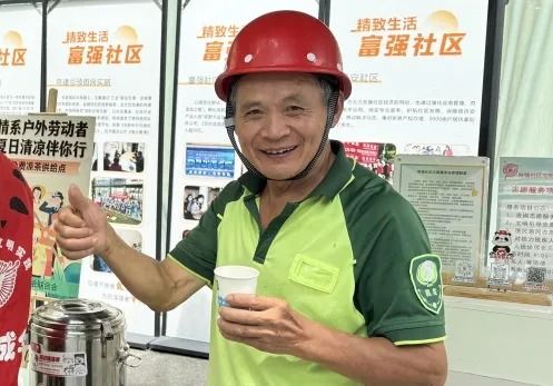 伊朗街头大爷嗑着瓜子看拦截无人机(伊朗街头大爷嗑着瓜子看拦截无人机是真的吗)