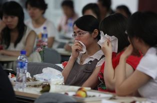 食堂阿姨脱稿演讲听哭毕业生(食堂阿姨说的话)