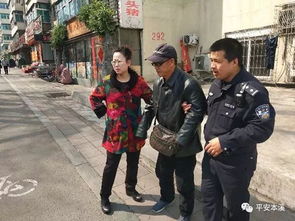 老人积水中倒地 民警未搀扶被免职(老人落水民警救助)